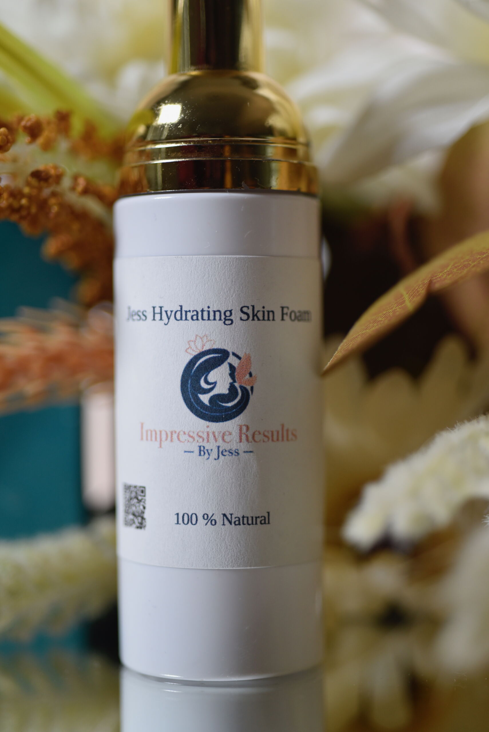Jess Hydrating Skin Foam blends all-natural aloe vera and lavender to soothe, moisturize, and refresh your skin with a light, calming finish.